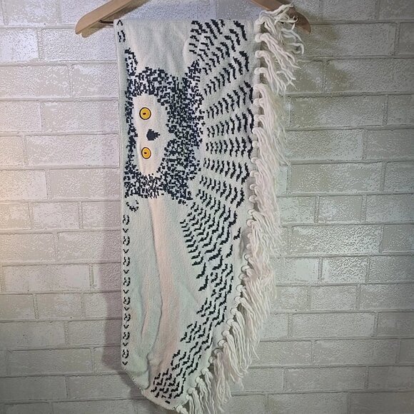 Owl Knit Rounded Shoulder Scarf Shrug w/ Fringe - Picture 3 of 3